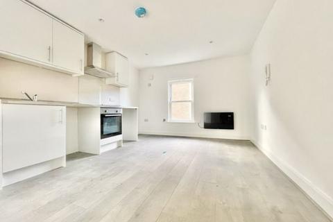 Studio to rent, New Cross Road, SE14