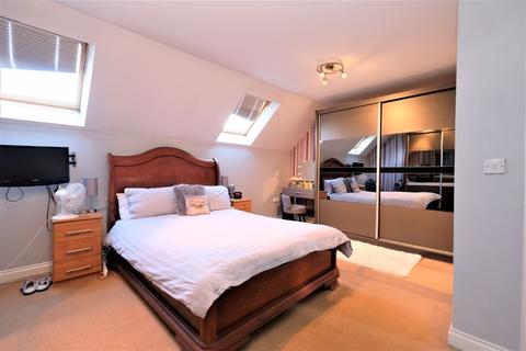 4 bedroom terraced house to rent - Verdant Lane, Eccles