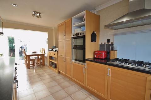 38 Colwell Drive, Witney, OX28 5NQ