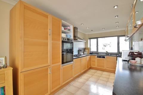 38 Colwell Drive, Witney, OX28 5NQ
