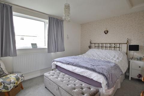 38 Colwell Drive, Witney, OX28 5NQ