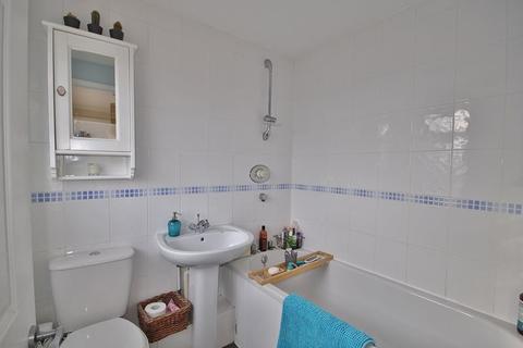38 Colwell Drive, Witney, OX28 5NQ