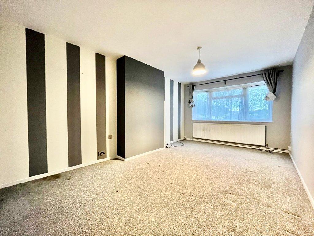 Lloyd Court, Pinner, Middlesex, HA5 2 bed flat £1,650 pcm (£381 pw)