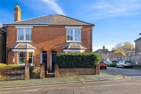 26 Agraria Road, Guildford, GU2 4LF
