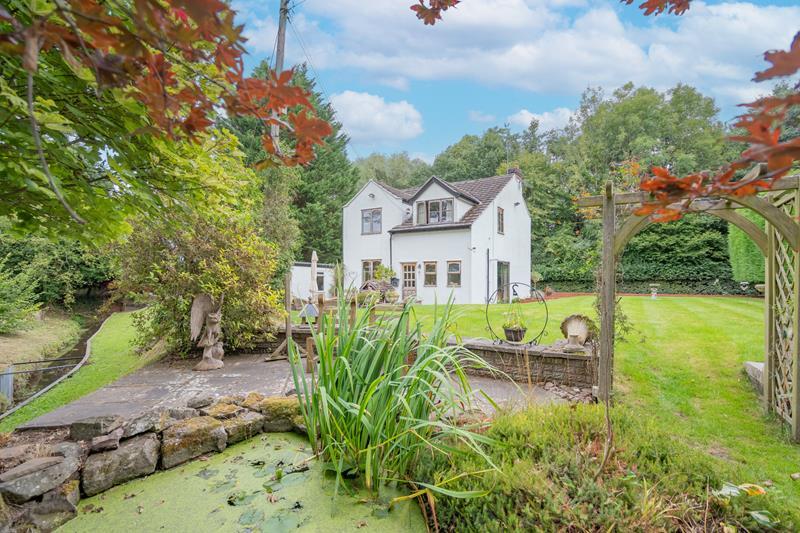 Lower Howsell Road, Malvern, Worcestershire, WR14 1UX 3 bed detached