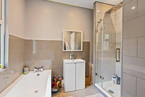 2 bedroom flat for sale - South Norwood Hill, London