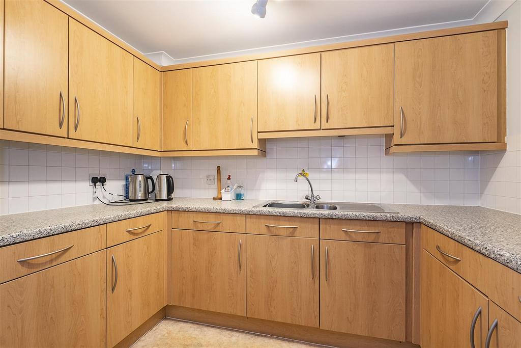 18-greenwood-court-010.jpg
