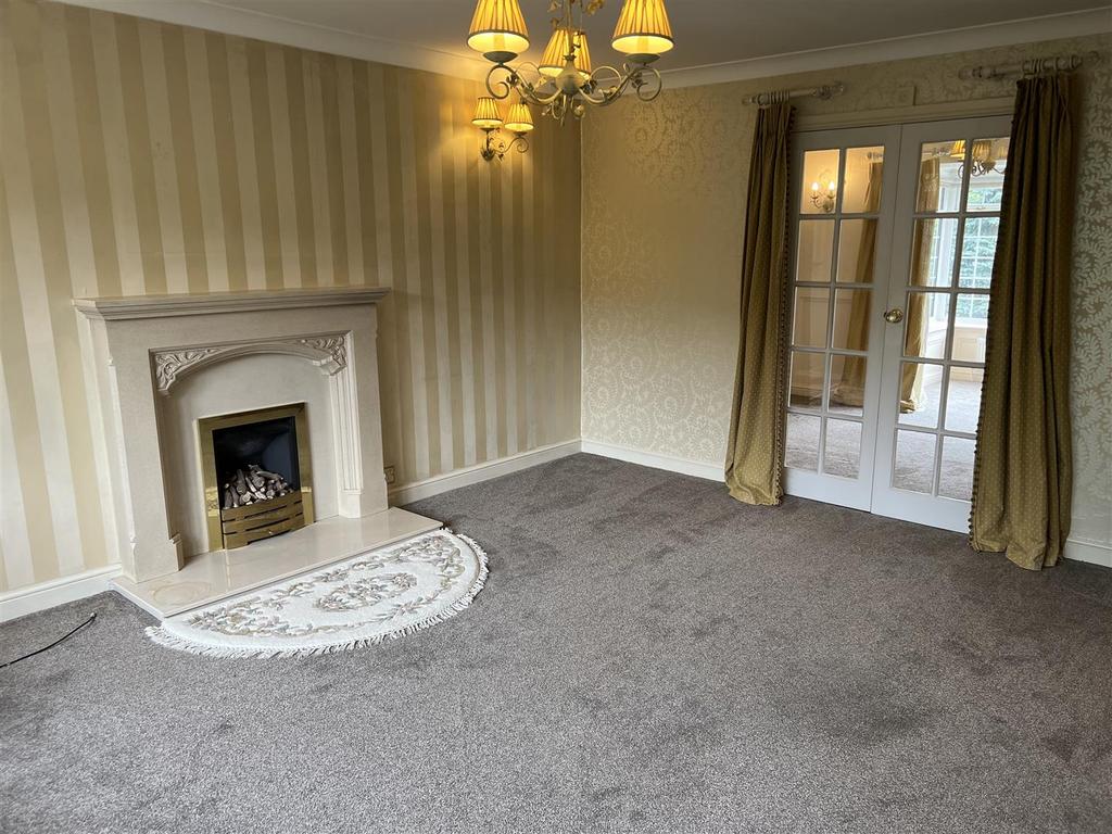 The Fairway, Fixby, Huddersfield 4 bed detached house £1,500 pcm (£