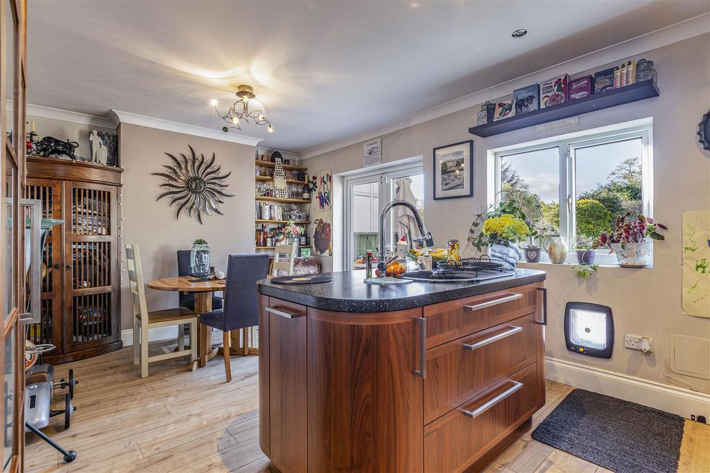14 King Road, New Haw - 2.jpg