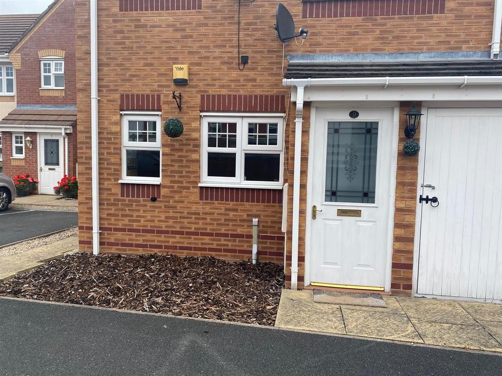 York Close, Rugeley, Staffordshire 1 bed flat £550 pcm (£127 pw)