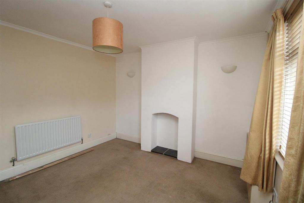 Bowbridge Road, Newark 2 bed terraced house £120,000