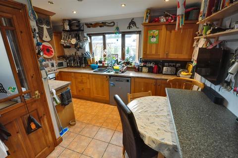 16 Gors Road, Burry Port, SA16 0EL