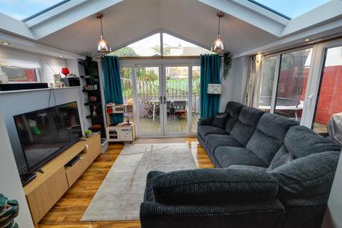 16 Gors Road, Burry Port, SA16 0EL