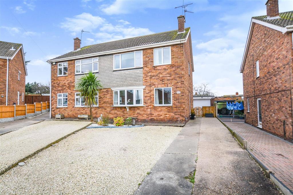 Stuart Close, Scunthorpe 3 bed semidetached house for sale £175,000
