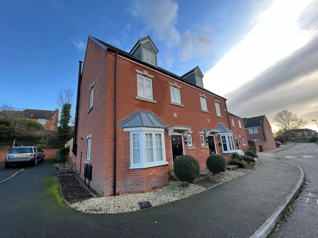 KIPLING DRIVE, MELTON MOWBRAY 4 bed semidetached house £1,195 pcm (£