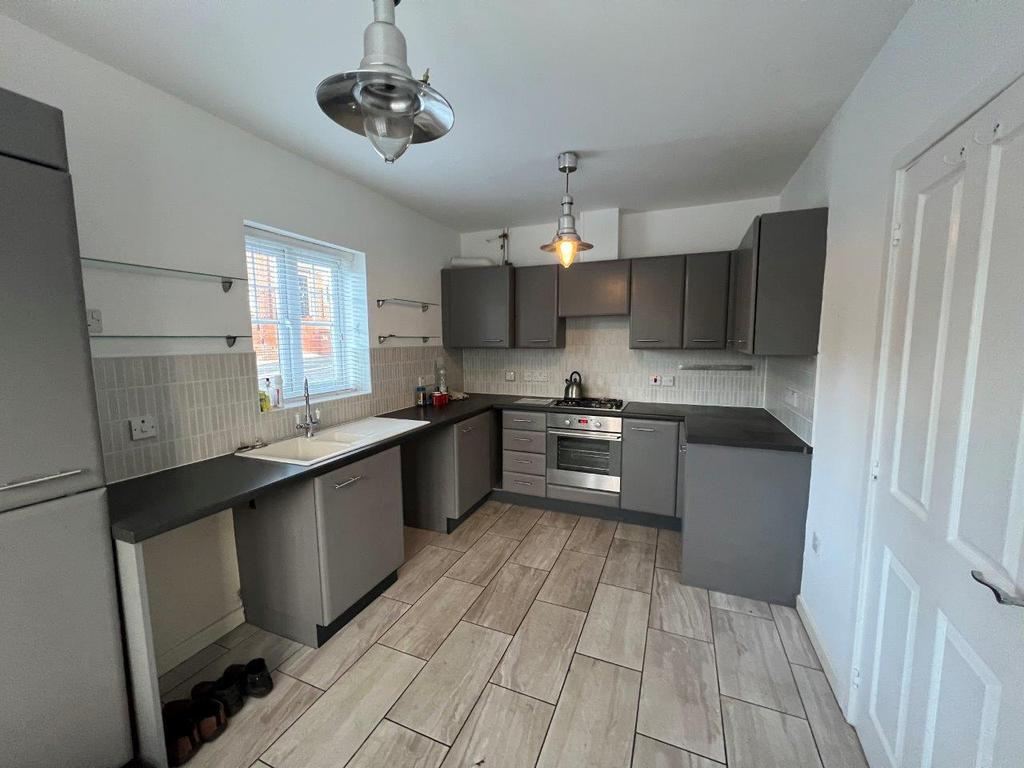 KIPLING DRIVE, MELTON MOWBRAY 4 bed semidetached house £1,195 pcm (£276 pw)