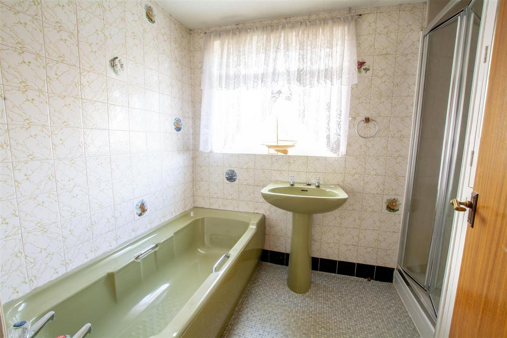 Bathroom DSC 5201-HDR copy.jpg