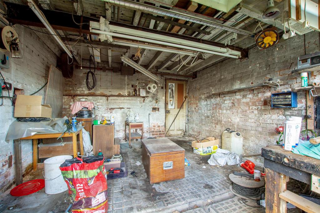 Ground Workshop DSC 5246-HDR copy.jpg