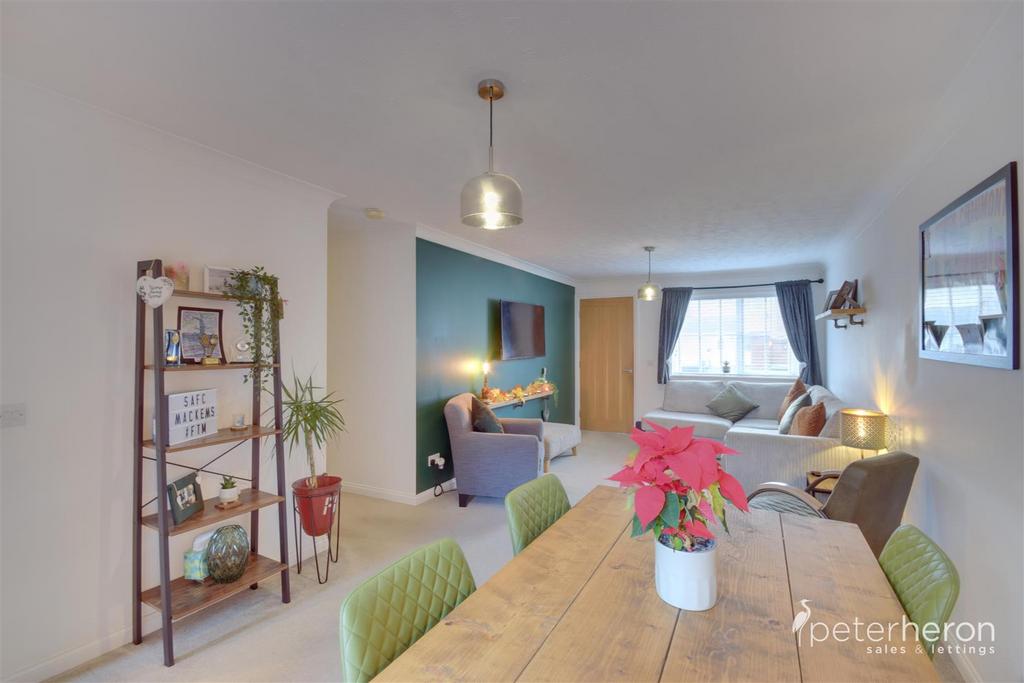 Lounge/Dining Room