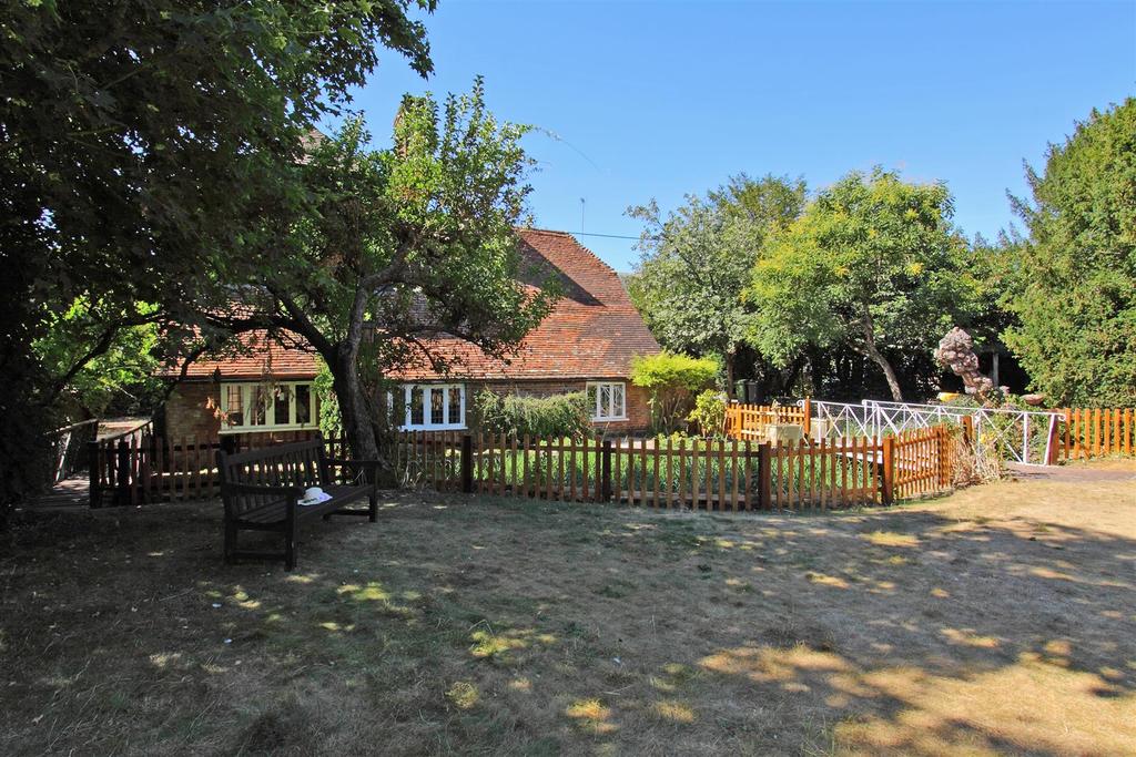Swampton House &amp; Garden with Bourne Rivulet.JPG