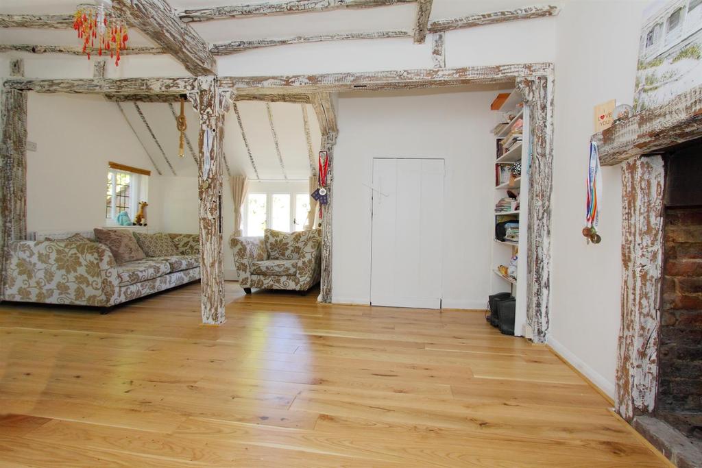 Swampton House - Family room.JPG