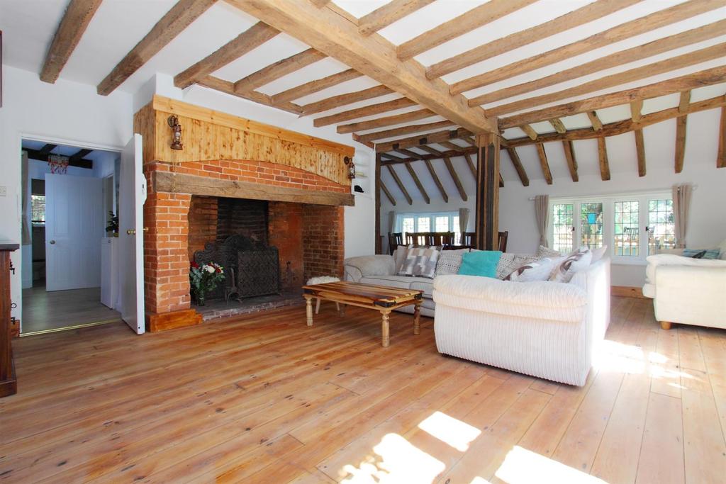 Swampton House - Drawing room.JPG
