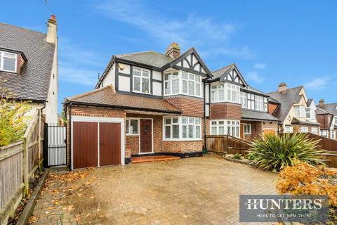 29 Tudor Avenue, Worcester Park, KT4 8TY