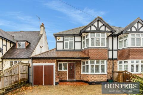 29 Tudor Avenue, Worcester Park, KT4 8TY