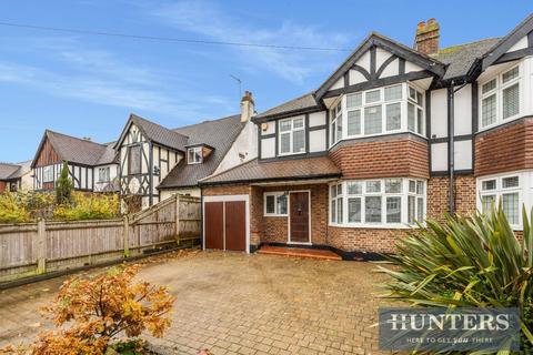 29 Tudor Avenue, Worcester Park, KT4 8TY