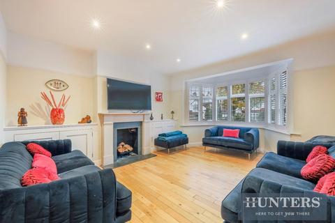 29 Tudor Avenue, Worcester Park, KT4 8TY