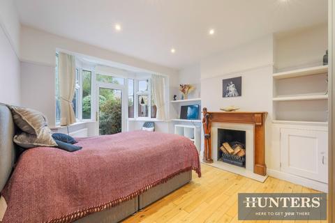 29 Tudor Avenue, Worcester Park, KT4 8TY
