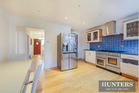 29 Tudor Avenue, Worcester Park, KT4 8TY