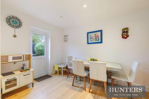 29 Tudor Avenue, Worcester Park, KT4 8TY