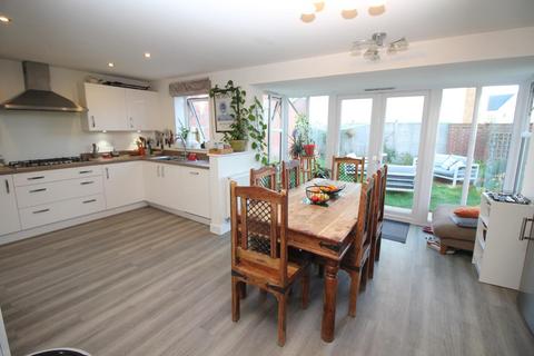28 Barley Fields, Thornbury, Bristol, BS35 1AJ