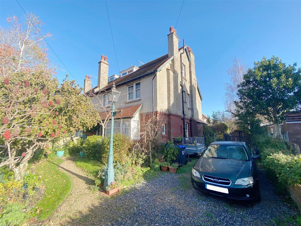 Grove Road, Worthing 6 bed semidetached house £650,000