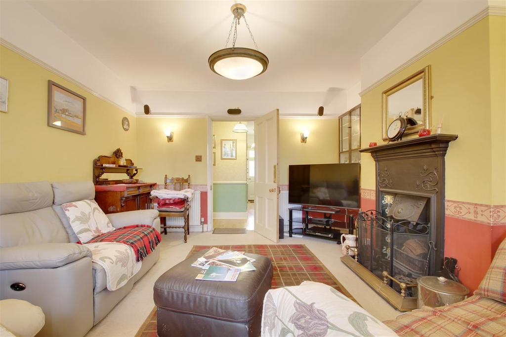 Grove Road, Worthing 6 bed semidetached house £650,000