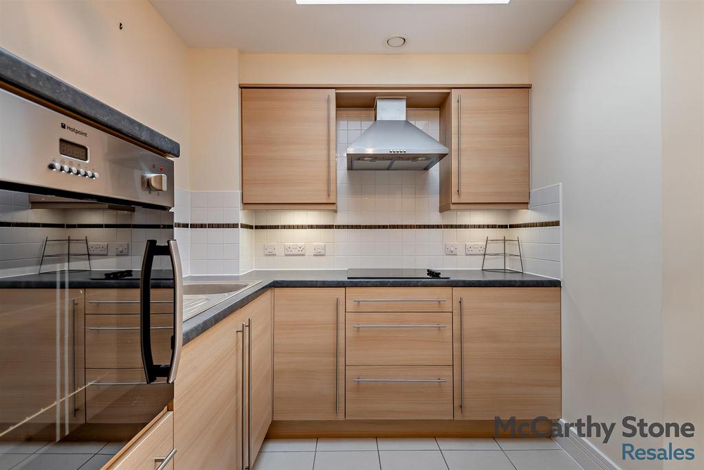 8639421-interior16-800.jpg