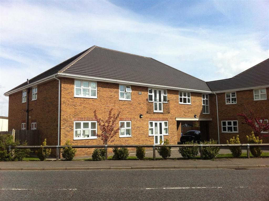 CPO9063 Wickford LET AGREED 2 bed flat £895 pcm (£207 pw)