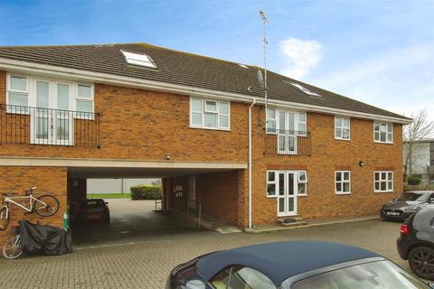 2 bedroom flat to rent, Bakers Court, Hodgson Way, Wickford