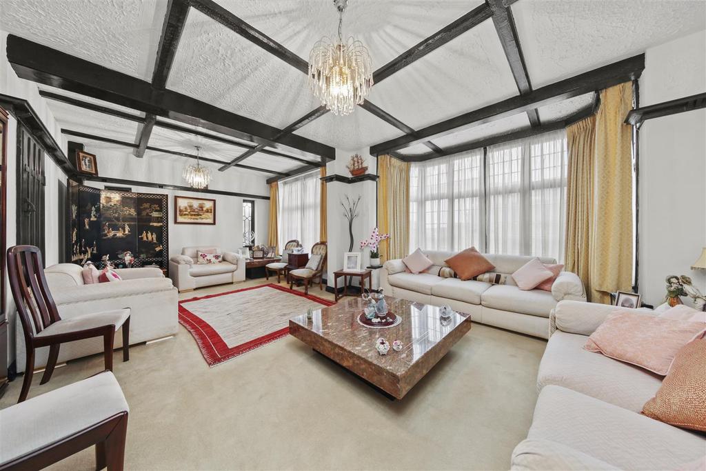 Littleton Road, Harrow 5 bed detached house £3,500 pcm (£808 pw)