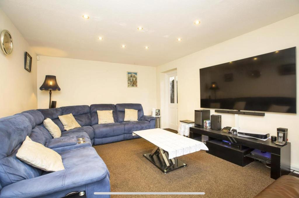 Hunters Park Avenue, Clayton, Bradford 5 bed detached house £299,950