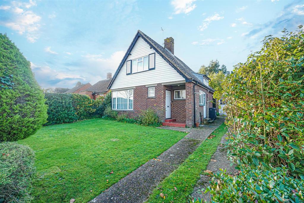 Ironlatch Avenue, St. LeonardsOnSea 2 bed detached house £325,000