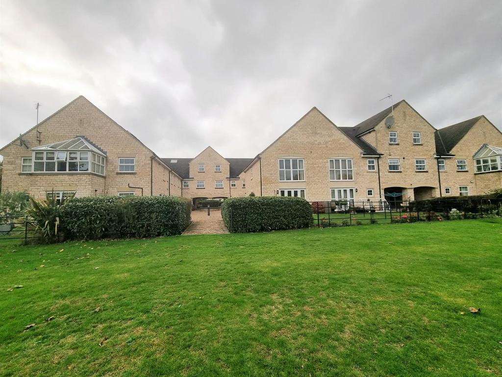 Lakeside Approach, Barkston Ash... 2 bed flat £850 pcm (£196 pw)