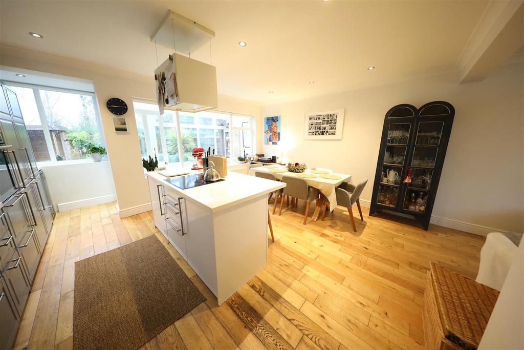 Barrington Avenue, Hull 3 bed semidetached house £190,000