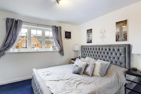2 bedroom end of terrace house for sale - Oakham Gardens, North Shields