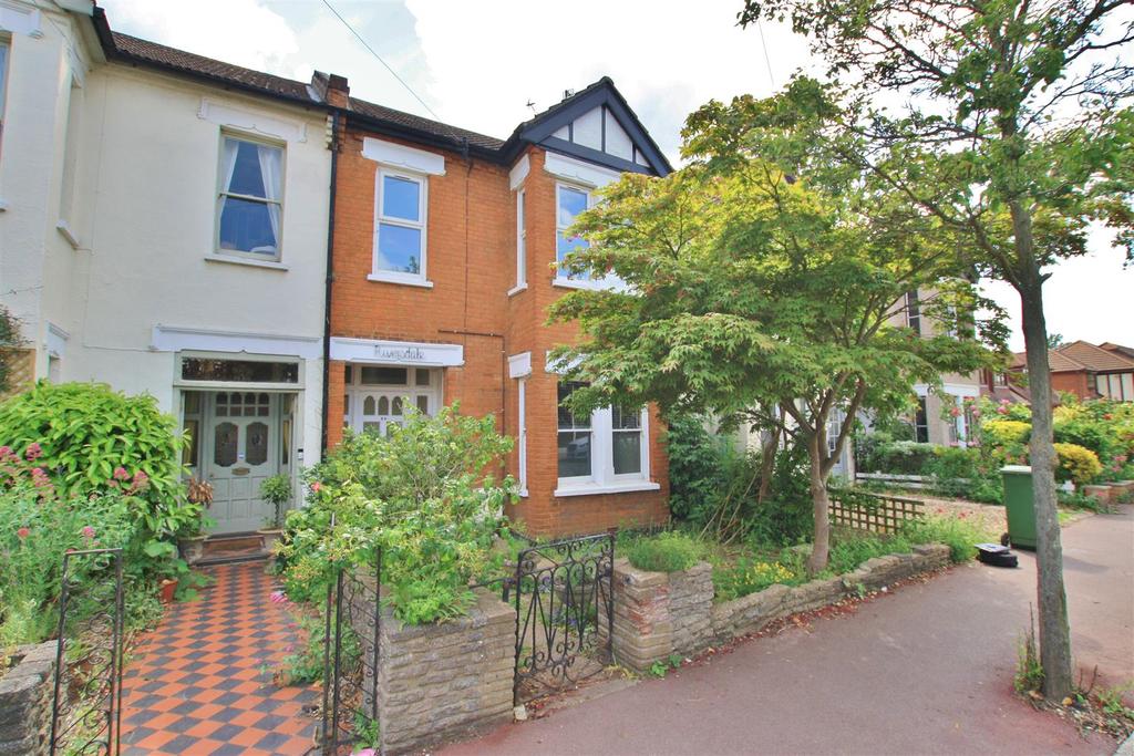 Western Road, Leigh On Sea 2 bed flat £995 pcm (£230 pw)