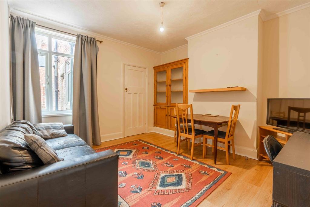 £110pppw Valley View, Jesmond 2 bed flat £953 pcm (£220 pw)