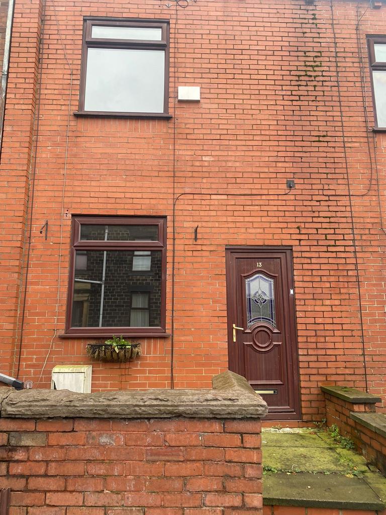 Dunham Street, Lees, Oldham, OL4 2 bed terraced house £695 pcm (£160 pw)