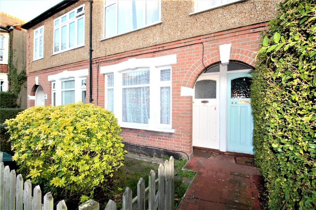 Penton Avenue, StainesuponThames, Surrey, TW18 2 bed to rent £1,400 pcm (£323 pw)