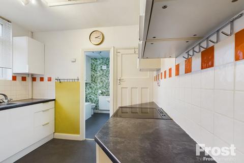 2 bedroom maisonette to rent, Penton Avenue, Staines-upon-Thames, Surrey, TW18